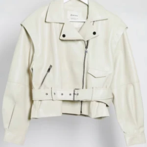 Beige bikerjacka - Superfin beige skinnjacka från Stradivarius med dragkedja och bälte, knappt använd, som ny! Storlek S (passar XS-S). 