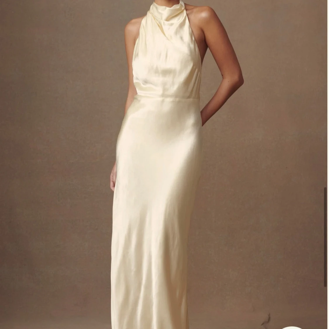 Champagnefärgad klänning