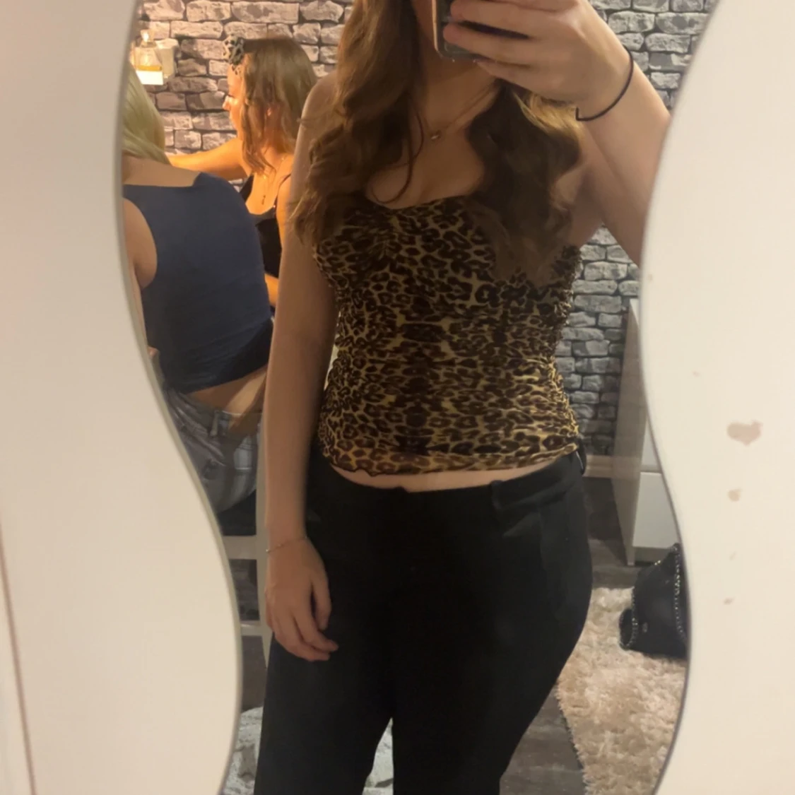 Leopardmönstrad ärmlös topp - 1