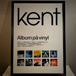 Kent - Affisch, 50x70cm - Kent - Album På Vinyl affisch, 50x70cm  Inga tejprester eller hål!  Skickas i papprulle! Tavelramen ingår inte!