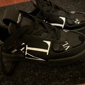 Valentino skor  - Använts få gånger, inga skador på skorna 