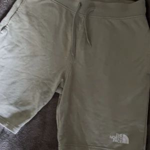 Shorts från The North Face - Ljusgröna shorts från the north face i storlek m, aningen små i storlek och använd få gånger