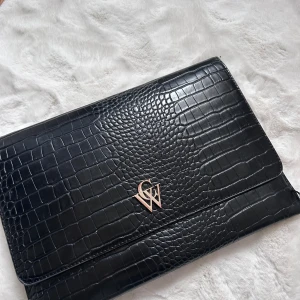 Data fodrL - Perfekt till skolstarten, jättefin, säjer om då den inte andvänds