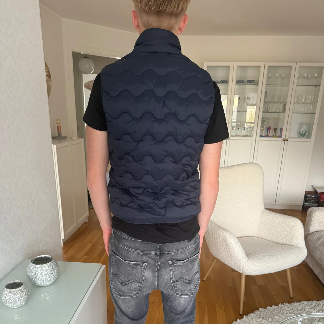 Mörkblå dunväst från Lyle & Scott - 1