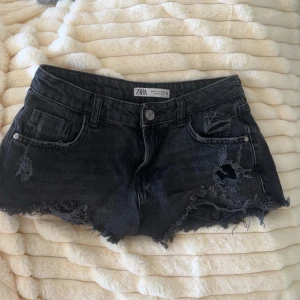 Svarta jeansshorts från Zara - Jättefina shorts från Zara😇