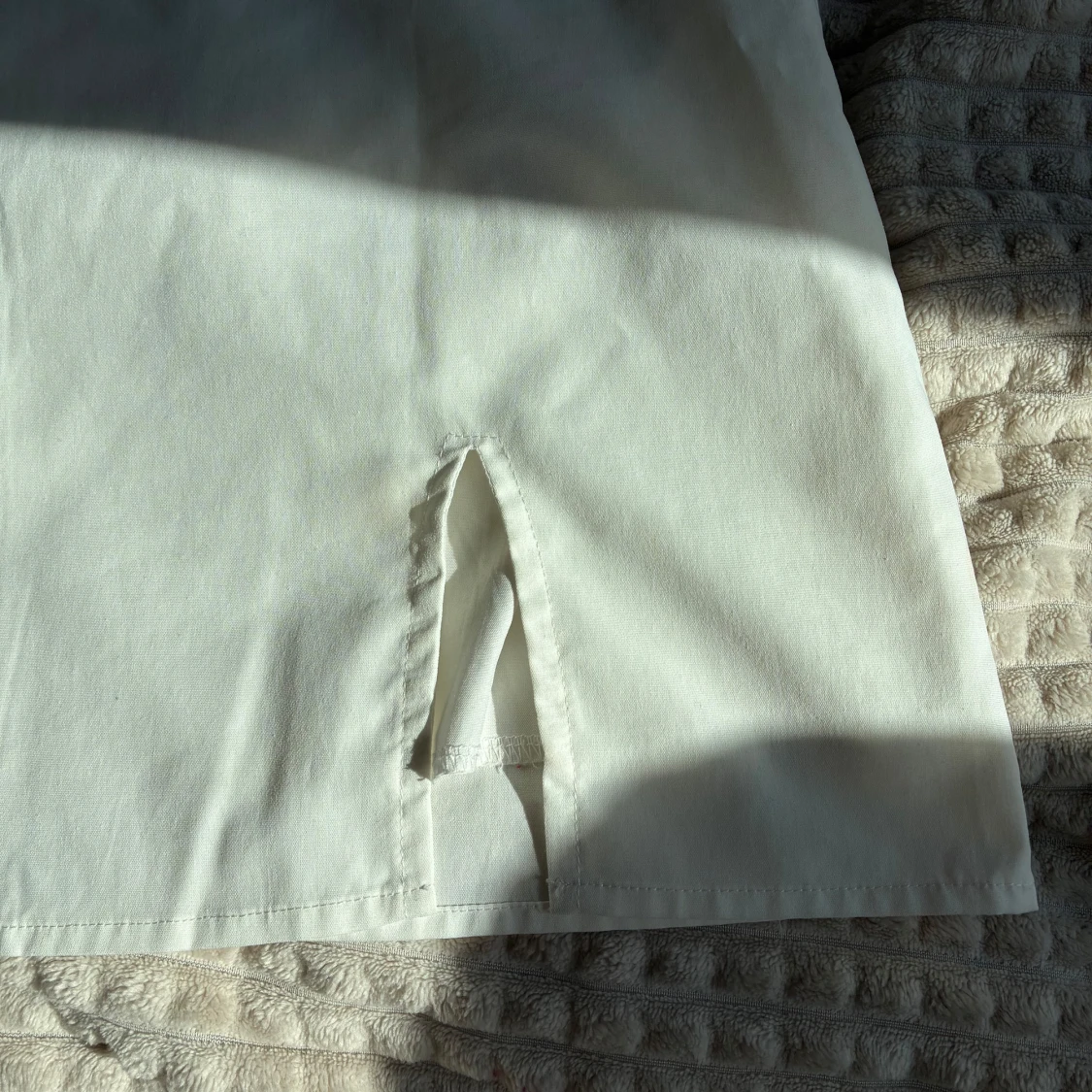 Vit kortkjol med slits från SHEIN - 1