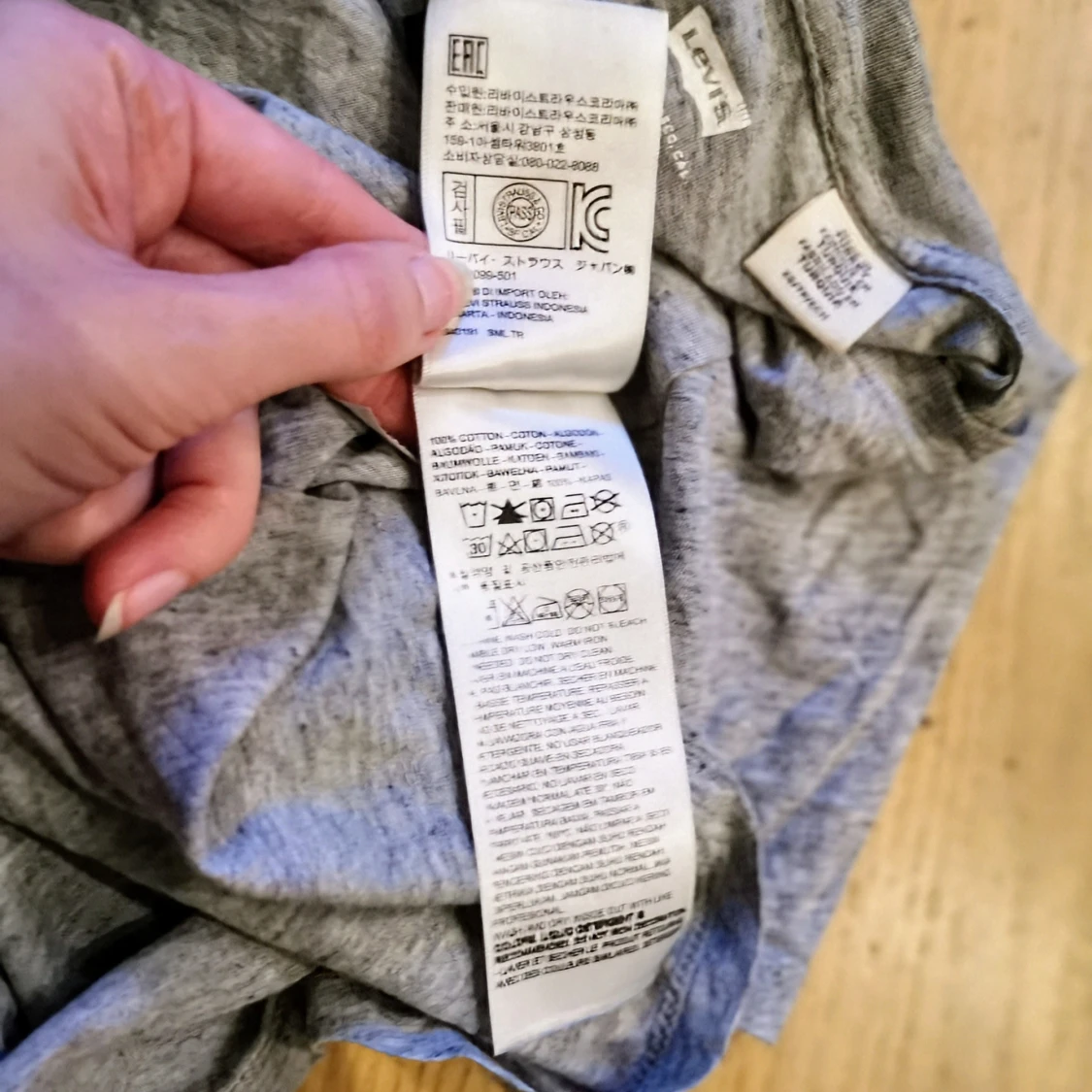 Grå Levi's t-shirt med logga - 3