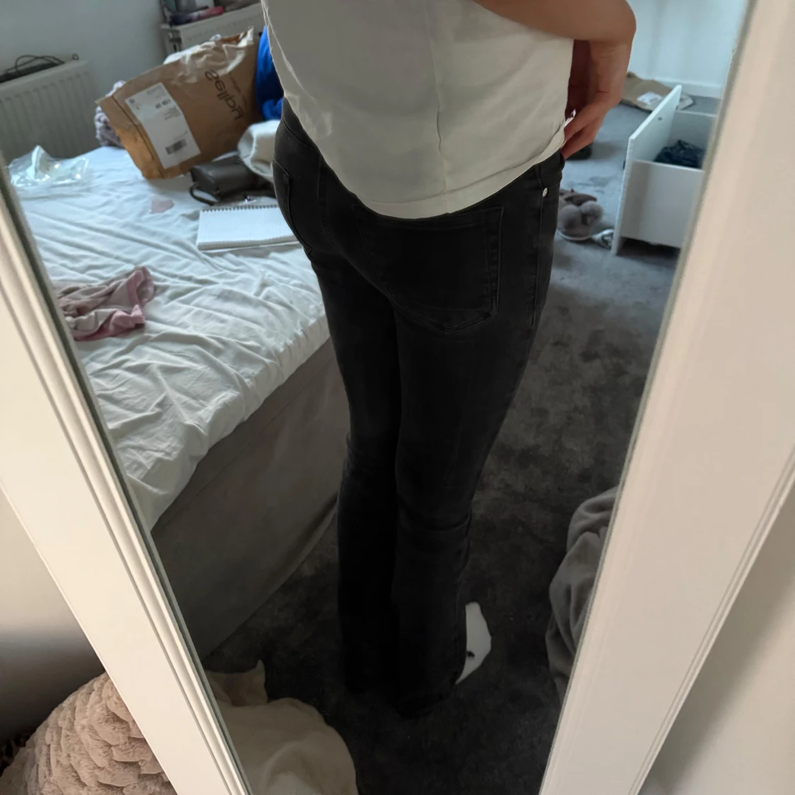 Svarta bootcut jeans - 1