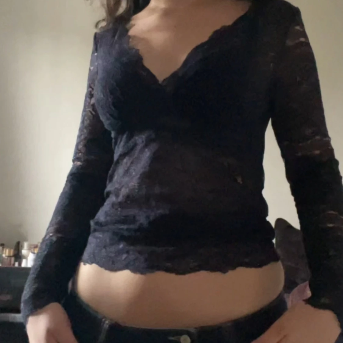 Svart spetströja med v-ringning - 2