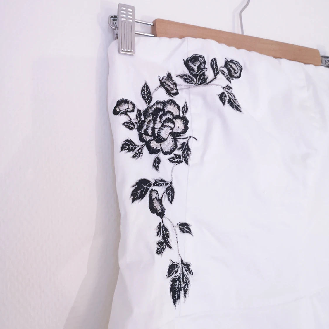 Axelbandslös klänning - KDK London strl M - 1