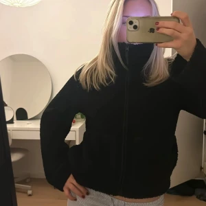 hm teddyjacka 🥹🦩🩷 - gulligaste teddyjackan, jätte eftertraktad 💞🦩🥹🩷💕💘🦩💞💞🦩