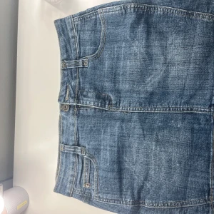 Blå jeanskjol från Serious Sally - Helt oanvänd,säljer för den är för stor