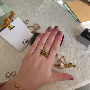 Edblad ring - Bra skick men något avskavd färg längst ut på ”piggarna”.💞