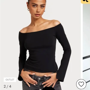 Svart offshoulder topp - Svart offshoulder topp som är helt ny och oanvänd