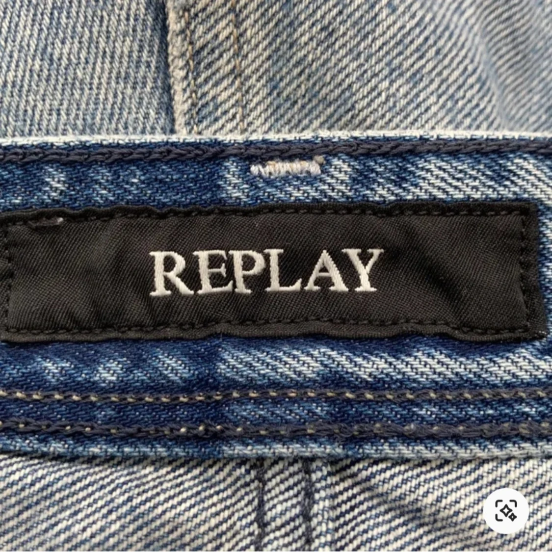 Ljusblå jeansshorts från Replay - 2