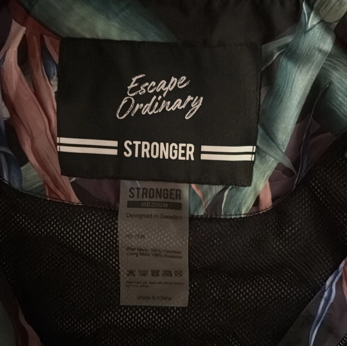 Mönstrad vindjacka med huva från Stronger - 3