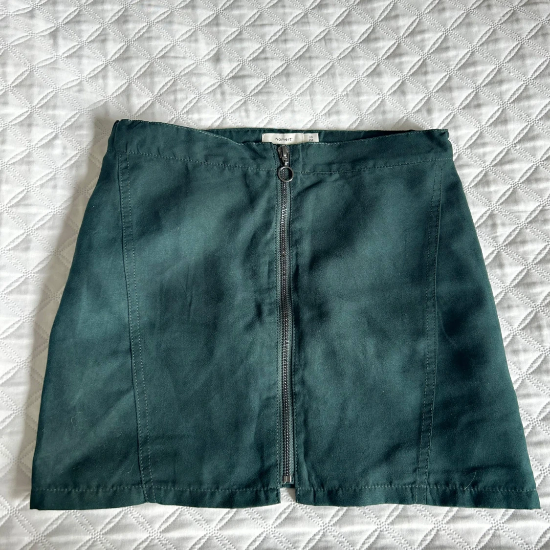 Mörkgrön kjol med dragkedja från Name It