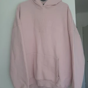 Rosa hoodie - Rosa hoodie från boohoo i strl S, nyskick🌸