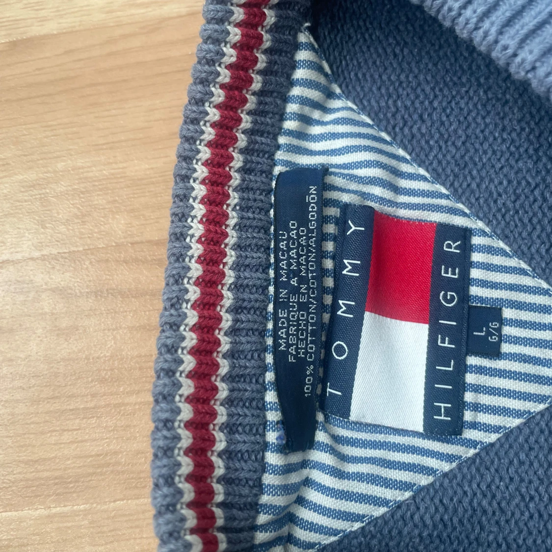 Blå stickad tröja från Tommy Hilfiger - 2