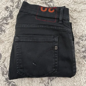 Dondup George jeans - Säljer dessa Dondup jeans i modellen George! | Skick 9/10 | Nypris +3500kr, säljer endast för 499kr | Hör av dig vid frågor!