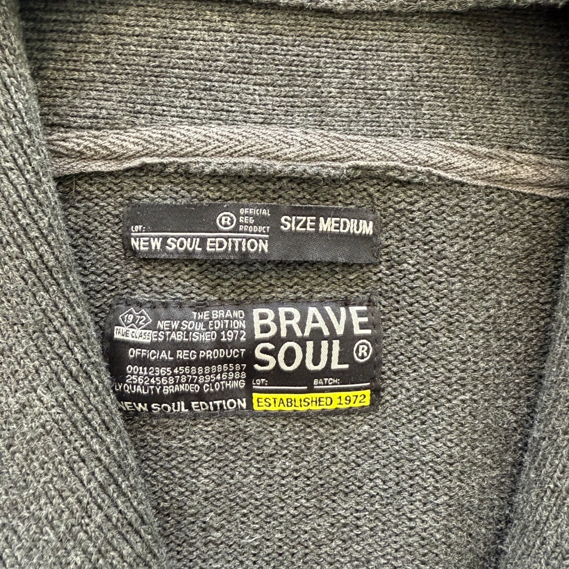 Mörkgrå cardigan från Brave Soul - 4