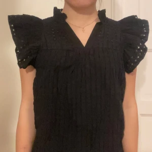 Blus - Jätte fin svart blus, knappt använd