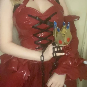 Säljer Miku Cosplay! - Säljer en Miku cosplay (Romeo and Cinderella Miku) då den inte passar mig och inget intresse längre. Aldrig provad förutom för att testa storlek och ta bilder till att sälja! Storlek Asian L, separat frakt som betalas av köparen. ENDAST SWISH!!