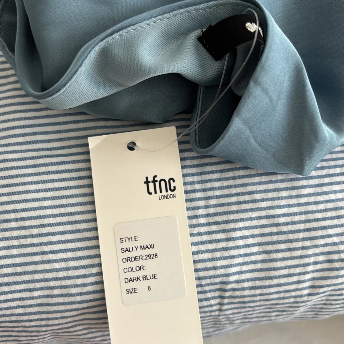 Ljusblå one shoulder långklänning från TFNC London - 3