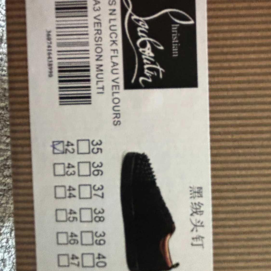 Svarta sneakers med nitar från Christian Louboutin - 4