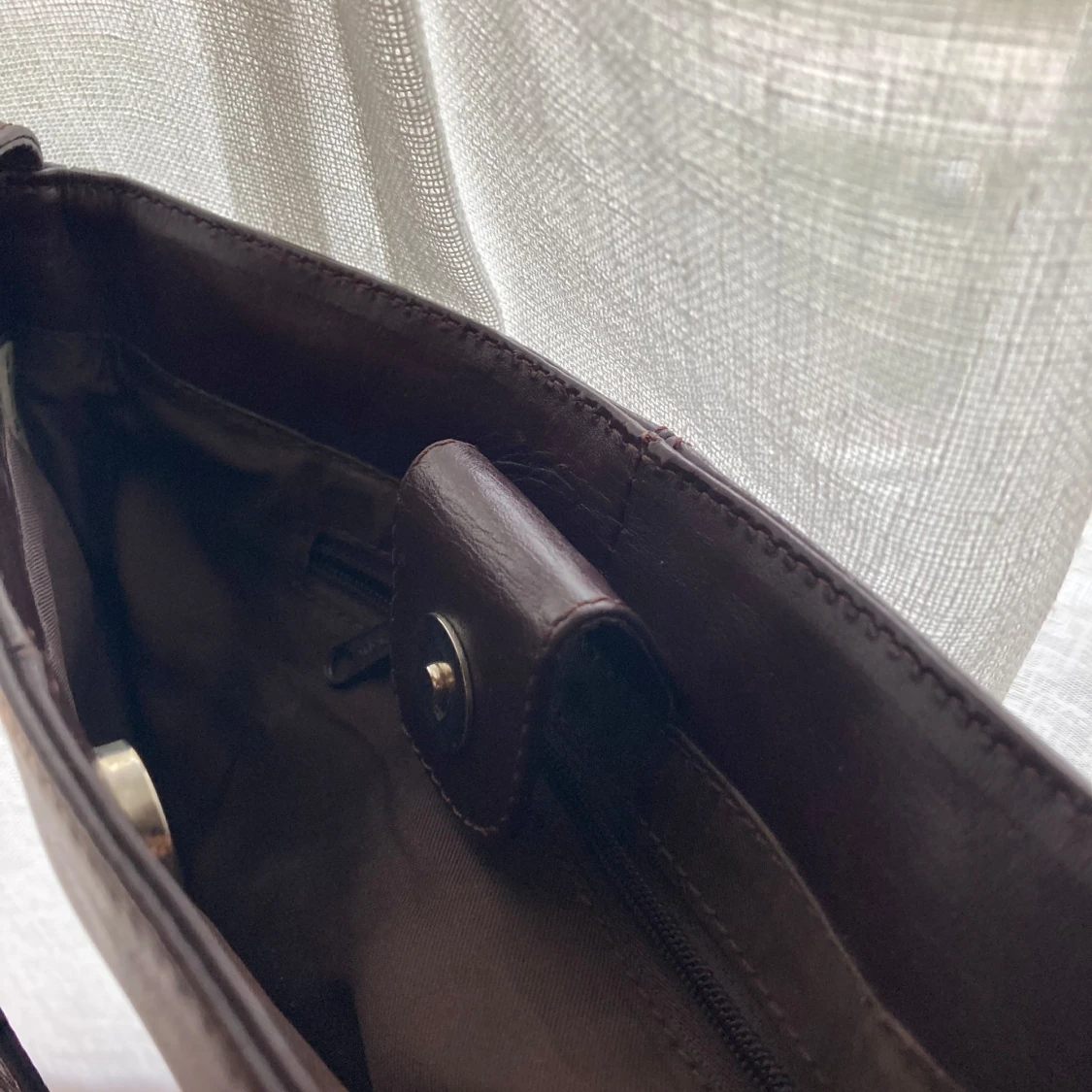 Brun axelväska i skinn - 1