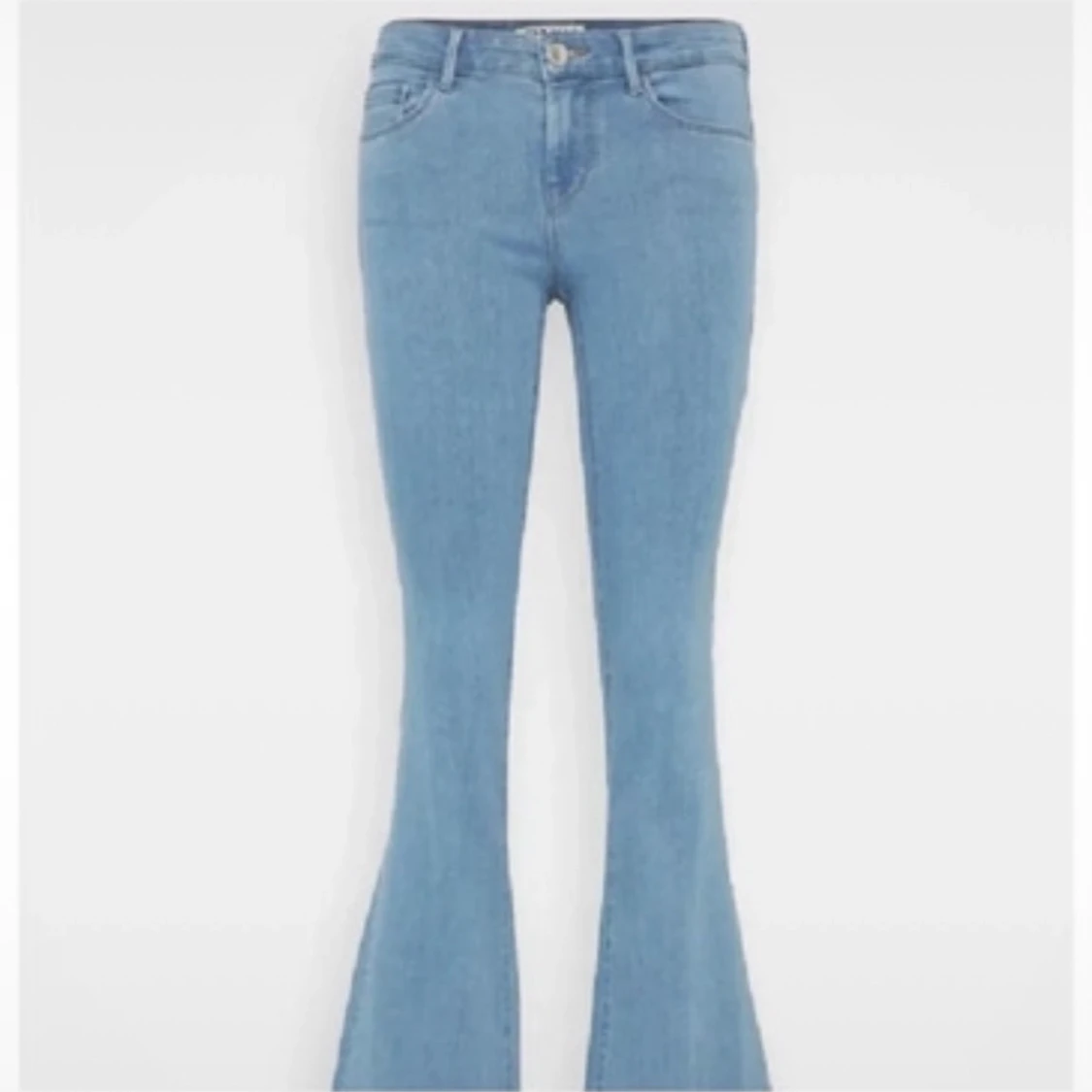 Ljusblå bootcut jeans från ONLY