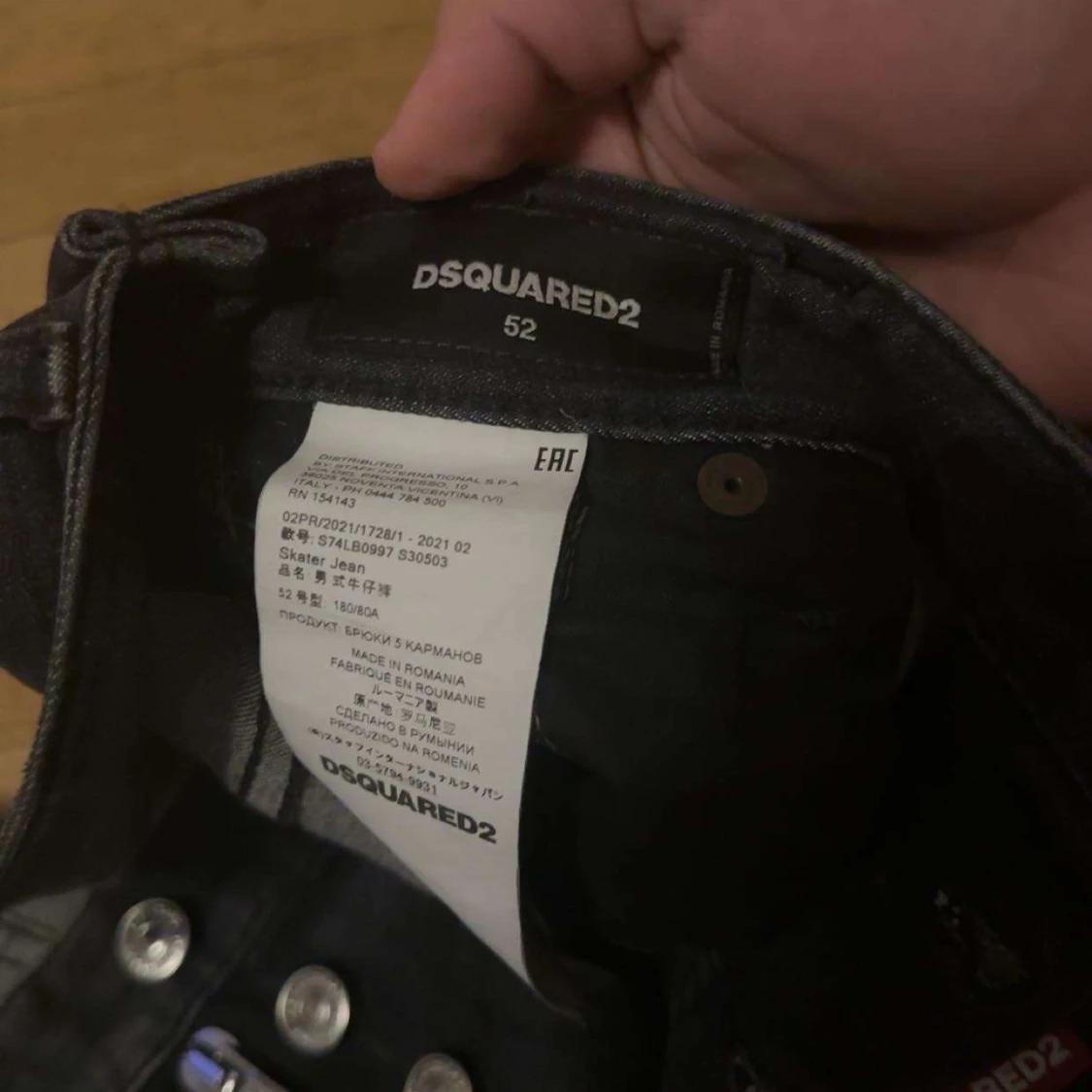 Svarta jeansbyxor från Dsquared2 med slitningar - 2