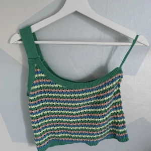 Virkad topp - Fin virkad zara topp! Med mönster och färger🤍