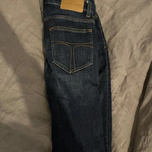 Tiger Of Sweden  - Mycket fina jeans i storlek W29 L32 andvända ett få tal gånger men inga tecken på användning hör av er vid fler frågor 