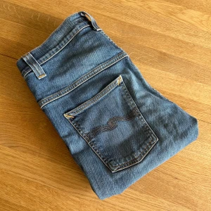 Nudie jeans - Snygga Nudie jeans i storlek 32/32. Inga defekter  och ser helt nya ut!