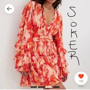 SÖKER Sanna x NA-KD klänning😄😄 - Söker denna fina Sanna x NA-KD klänning. Ifall någon säljer den i storlek 34 eller 36 meddela gärna mig!😇☺️