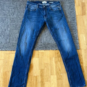Replay rocco comfort fit jeans - nya replay rocco comfort fit jeans (använda en gång). storlek: W34 L34, nypris: 1499:- säljs för 1000:- 🙌🙌 