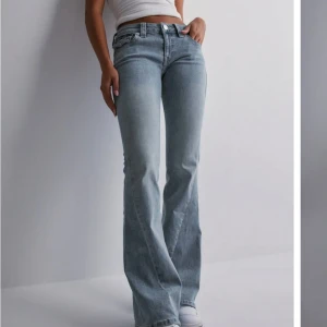 True religon jeans  - Säljer mina true religon jeans då dem är förstora för mig, använt  ett vårtal gånger, kontakta för mer bilder och diskution för pris💞