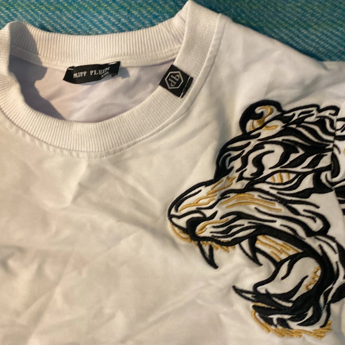 Vit sweatshirt med tigerbroderi från Philipp Plein - 1