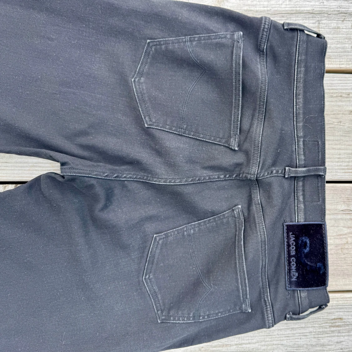 Svarta utsvängda jeans från Jacob Cohen - 4