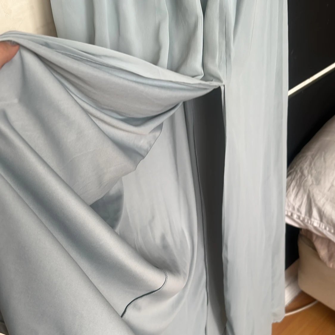 Ljusblå långklänning med spets - 1