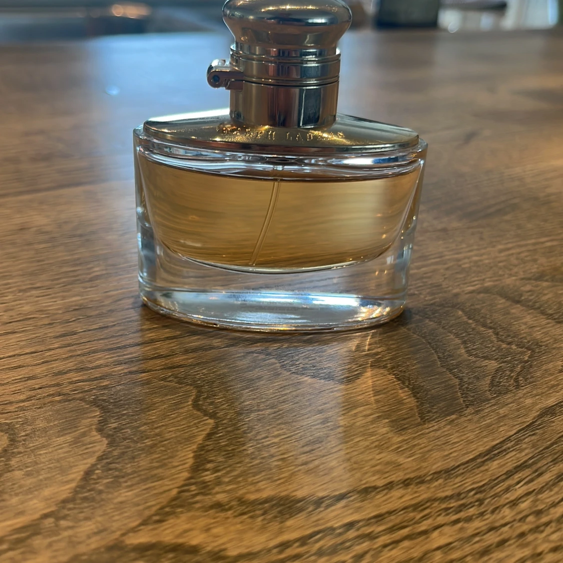 Parfym från Ralph Lauren med silverfärgat lock