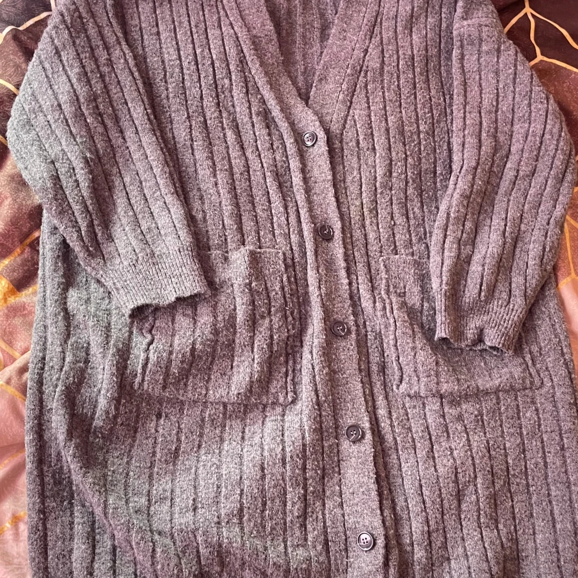 Grå ribbad kofta med fickor - 3