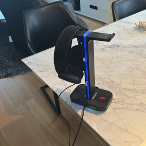 Hörlurar och hörlurar hållare  - Hörlurar och hörlurar hållare RGB