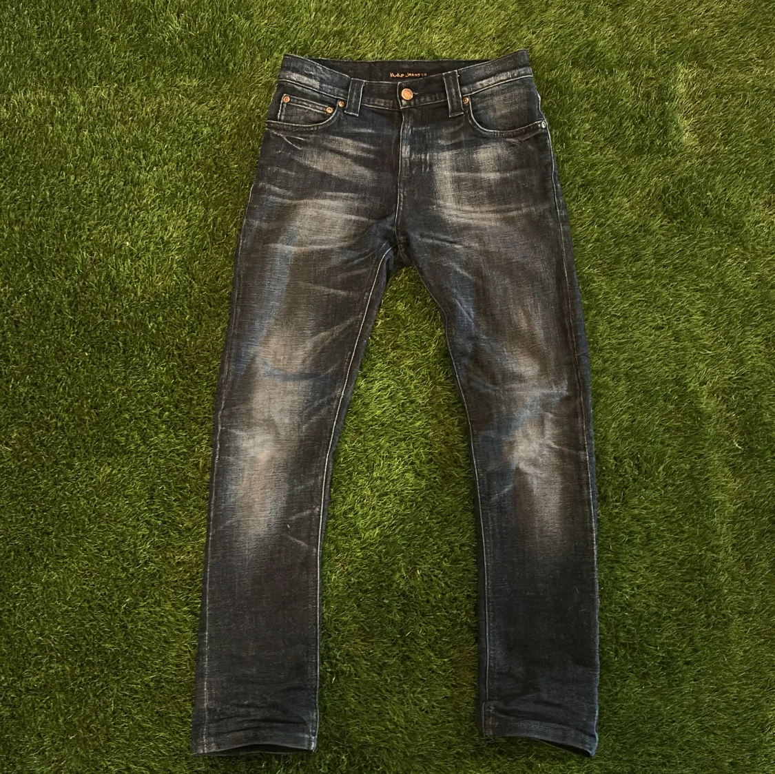 Mörk blåa jeans från Nudie Jeans