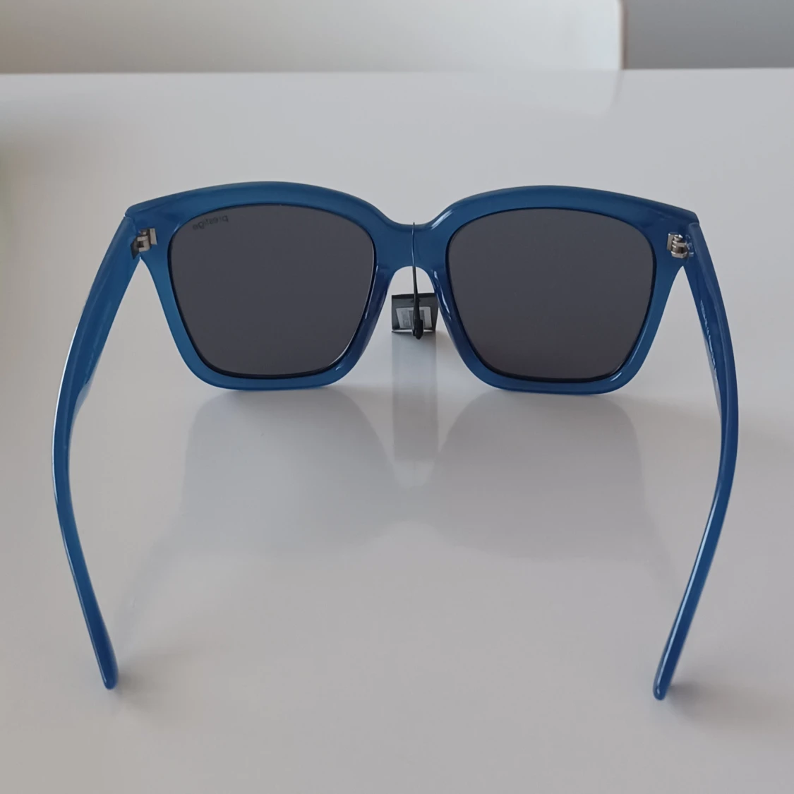 Blåa solglasögon med fyrkantig form - 1