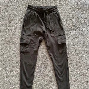 Alphalete mjukis och-träningsbyxa - Sköna träningsbyxor i mjukismaterial. Nyskick 800-900 kr. Storlek M. 