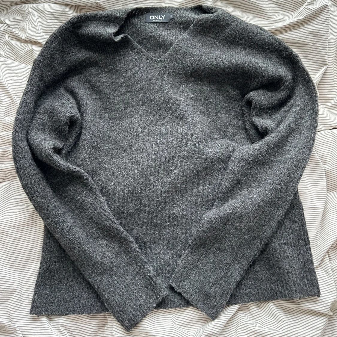 Mörkgrå stickad tröja från ONLY - 1