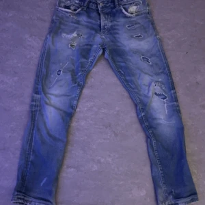 Dsquared2 jeans - Jag klippte av det röda märket för de skit fult