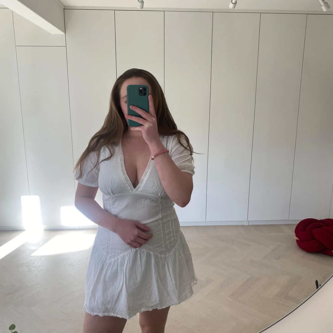 Vit v-ringad kortklänning  - 2